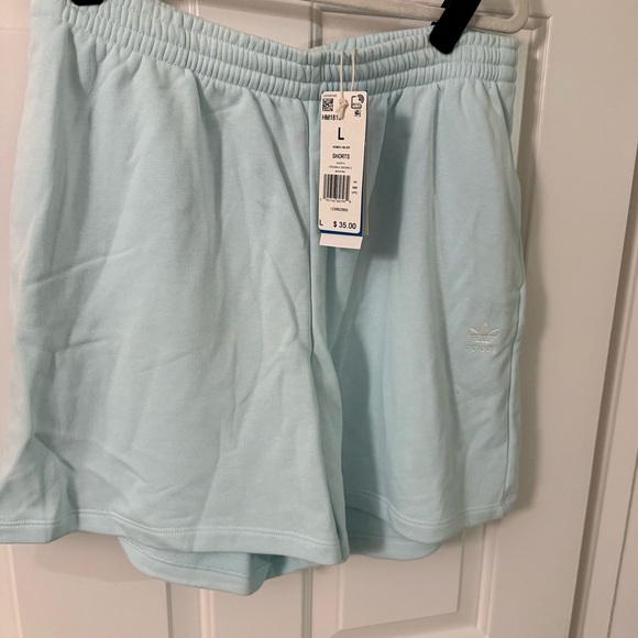 2/$20 NWT Women’sAdidas Originals Adicolor French Terry Shorts-size large - Picture 2 of 8